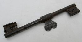 Gotischer Doppelschlüssel