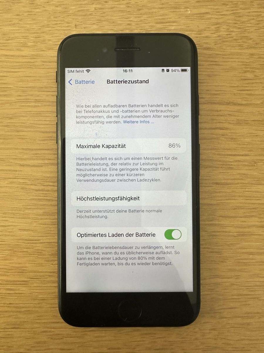 Apple Telefoni cellulari / Smartphones: iPhone 7 schwarz – Usato da Hägendorf venduto da neon09 5