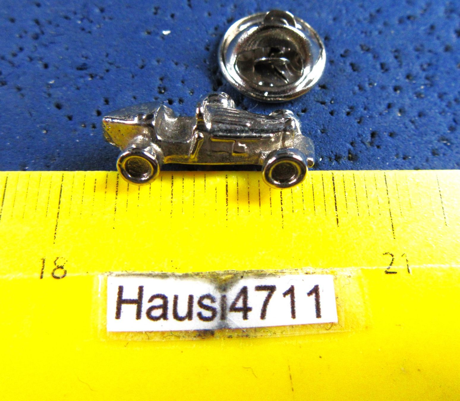 Bugatti Plaketten & Abzeichen: GP RACING-CAR OLDTIMER 3D-PIN SILBRIG BUGATTI 20mm – Gebraucht aus Ettingen von Hausi4711 1