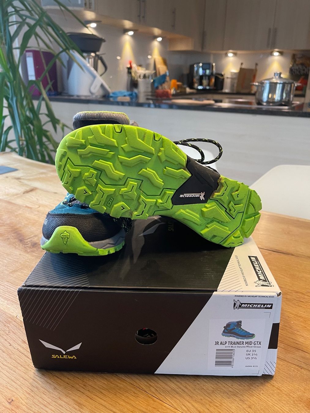 Salewa Scarpe per ragazze: Wanderschuhe Gr.35 – Usato da Zetzwil venduto da gent1974 1