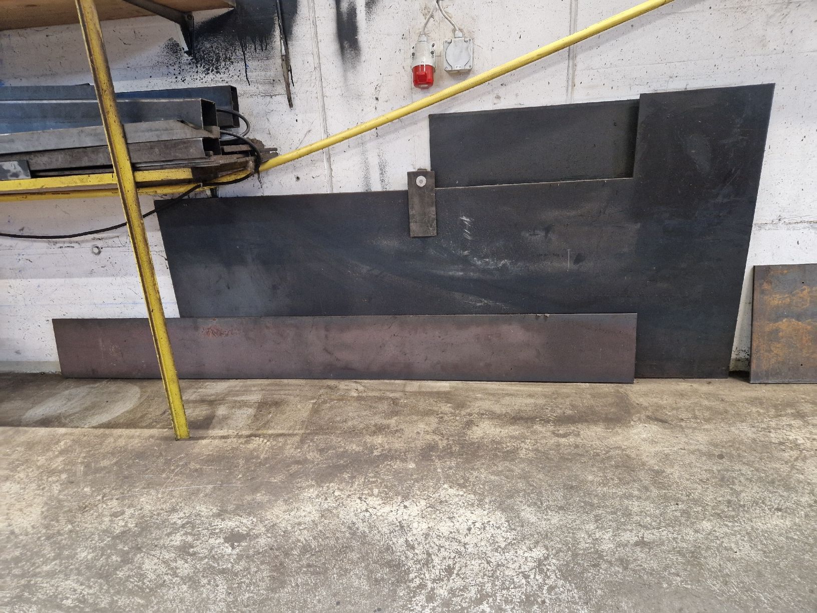 Servierplatten: Stahlplatten – Gebraucht aus Herbligen von and_q5hr
