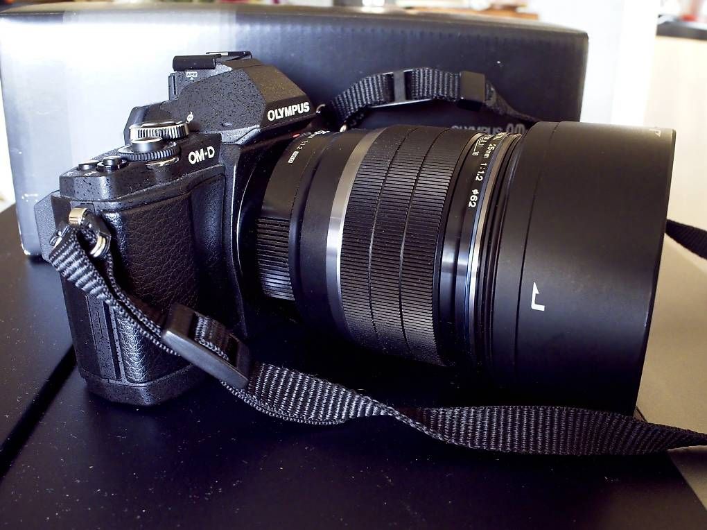 Olympus Fotocamera: Olympus 25mm f1.2 Pro + Olympus OMD E-M5 – Usato da Confignon venduto da nar_9q26 1