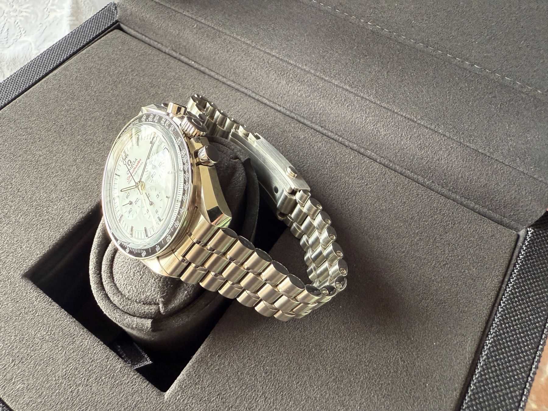 Omega Orologi: Omega Speedmaster Moonwatch 42mm weisses Zifferblatt – Nuovo e nell'imballaggio originale da Worblaufen venduto da Sissi10 3