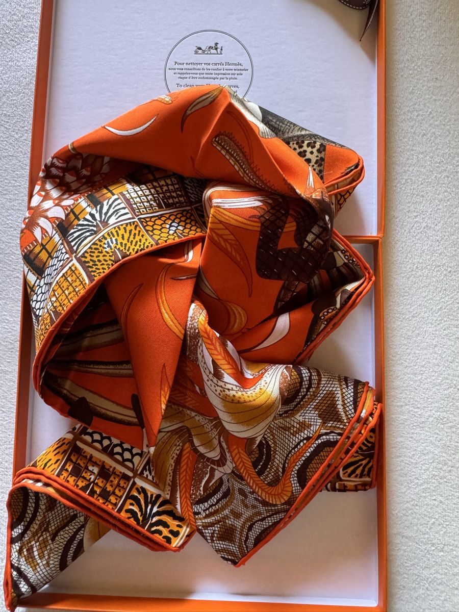 Hermès Foulard & Sciarpe: Hermès carré 90 Marche du Zambeze  – Nuovo e nell'imballaggio originale da Genève venduto da HappyLifestyle