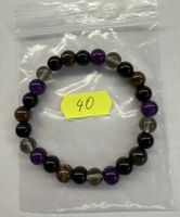 Elegantes Armband mit Edelsteinen.