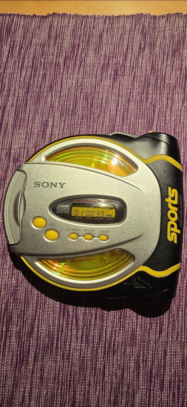 Sony Lettore multimediale portatile: Sony Sports CD Player D - SJ01 – Usato da Lachen SZ venduto da Conway