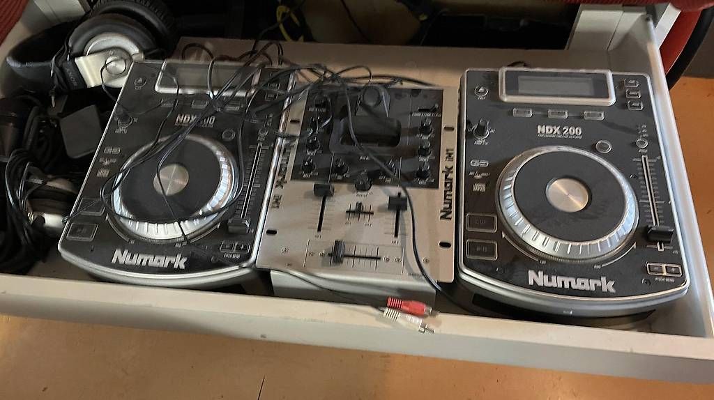Console di mixaggio: DJ Mischpult mit Mikrofon – Usato da Marthalen venduto da Susanna08