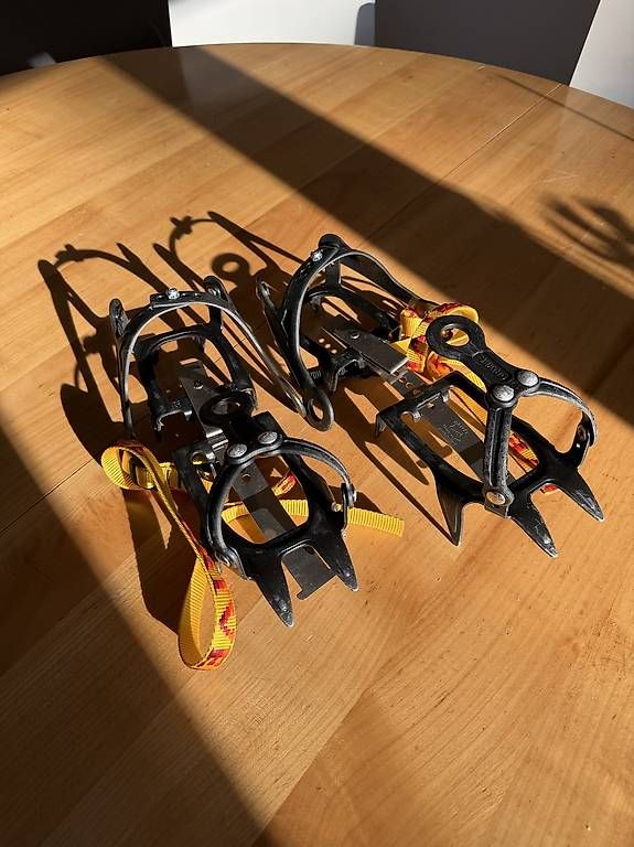Grivel Altro in Alpinismo & Escursioni: Steigeisen Grivel – Usato da Zürich venduto da NYCooookie