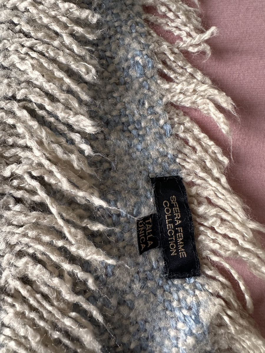 Foulards, Tücher & Schals: Warm Winter Scarf with fringes, Sfera – Gebraucht aus Horgen von ger_2y92 1