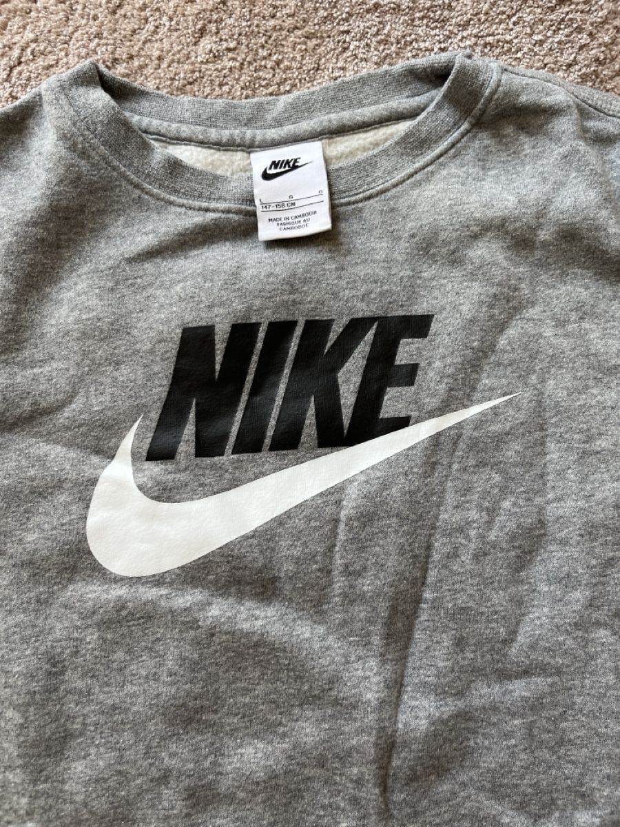 Nike Maglioni & Felpe: Sweat gris Nike enfant 147-158cm – Nuovo (secondo la descrizione) da Lausanne venduto da mae_dj7r 1