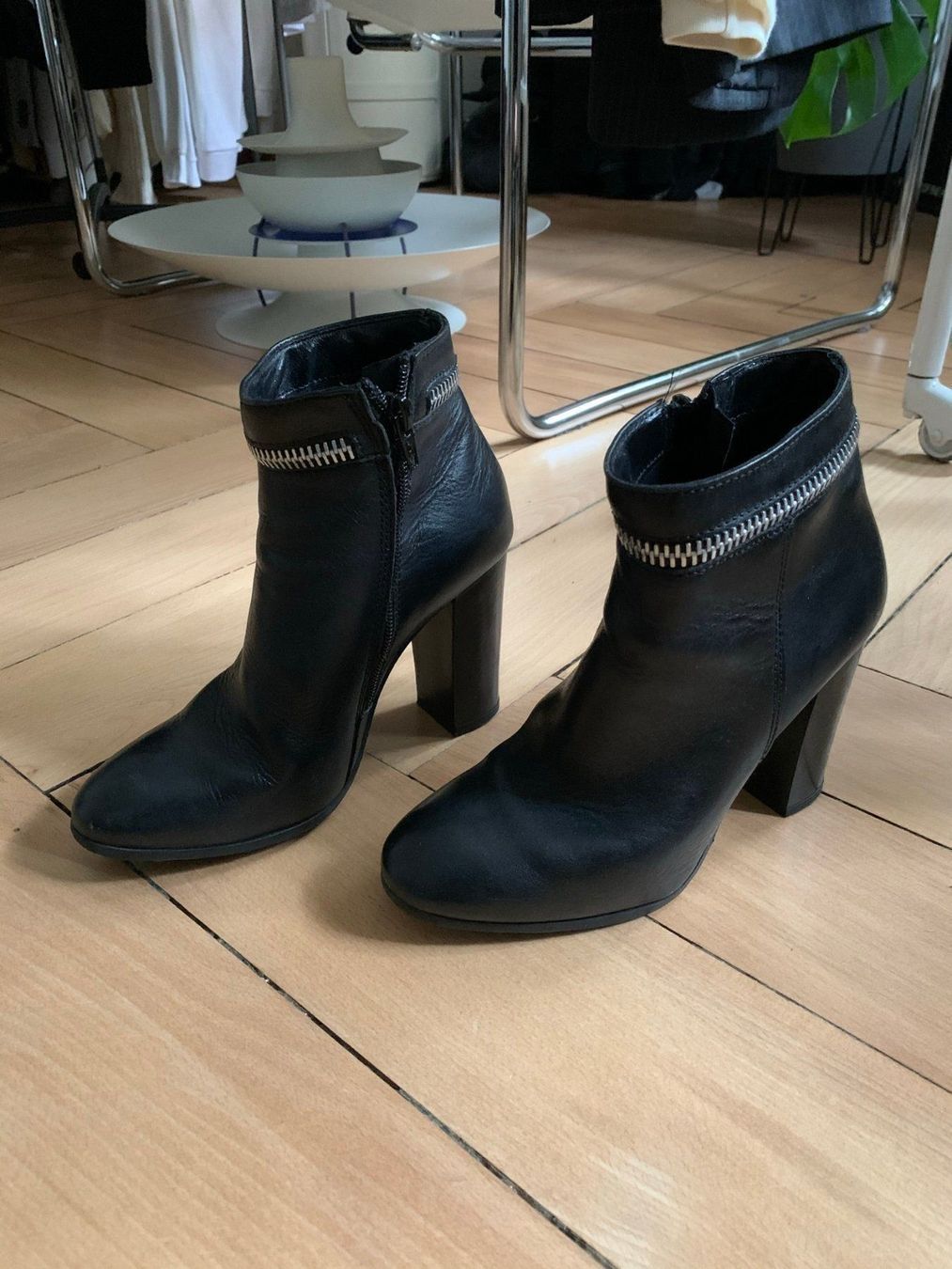 Chaussures femmes: MAX - Leder Stiefelette schwarz 35 – D'occasion à Zürich par Diazaio 1