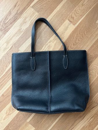 Neuwertige, grosse, schwarze Ledertasche