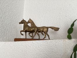Messing Pferde auf Holzsockel ! Mit Muster !