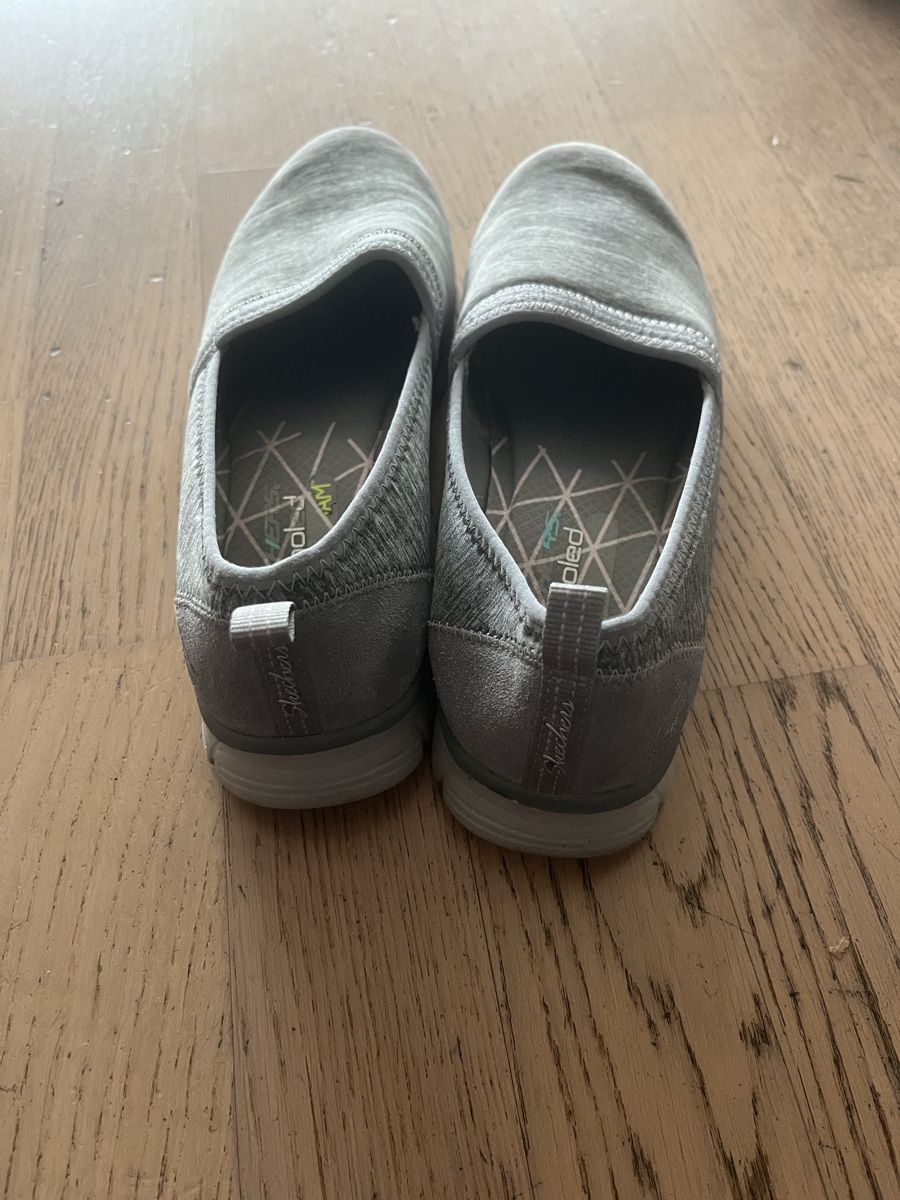 Scarpe da donna: Comfortable Grey Air-Cooled Memory Foam Slip-On Shoes – Usato da Zürich venduto da ros_n8lm 1