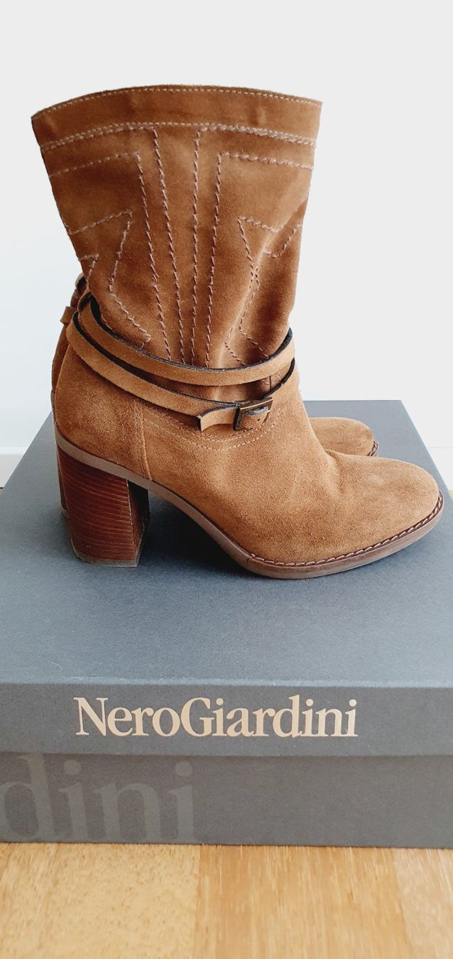 Scarpe da donna: Stiefelette Nero Giardini Leder beige Gr. 36 – Usato da Stansstad venduto da InStyle8