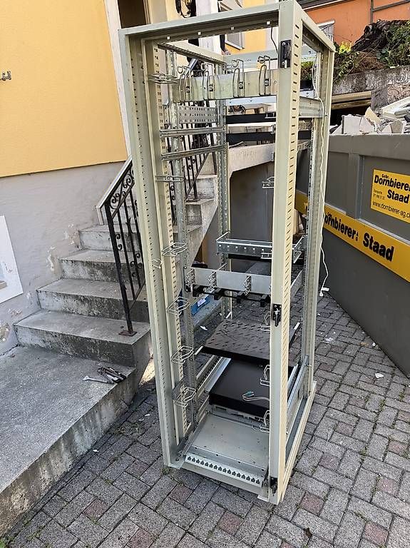 Composants électroniques: Server computer Schrank – D'occasion à Rorschach par ado20