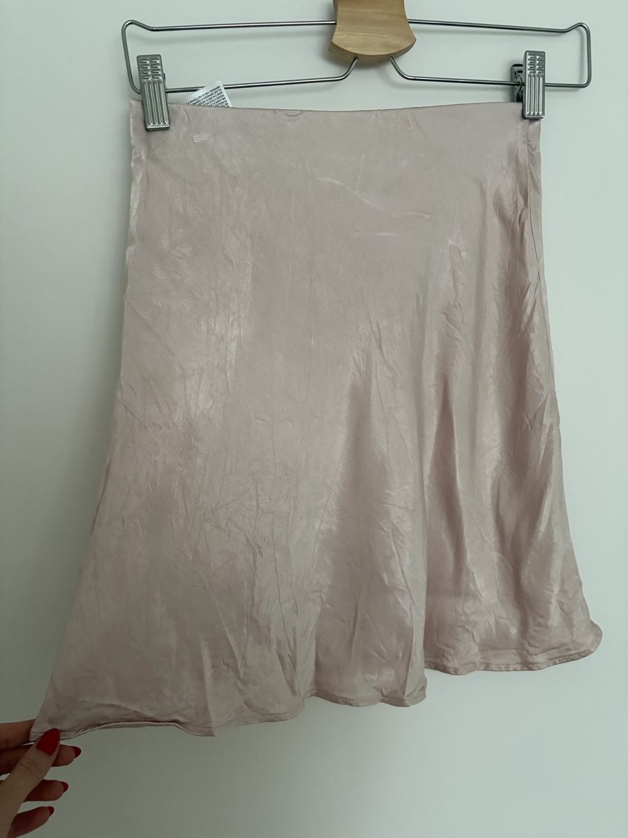H&M Röcke: Pink satin mini skirt  – Gebraucht aus Zürich von cha_l8t5