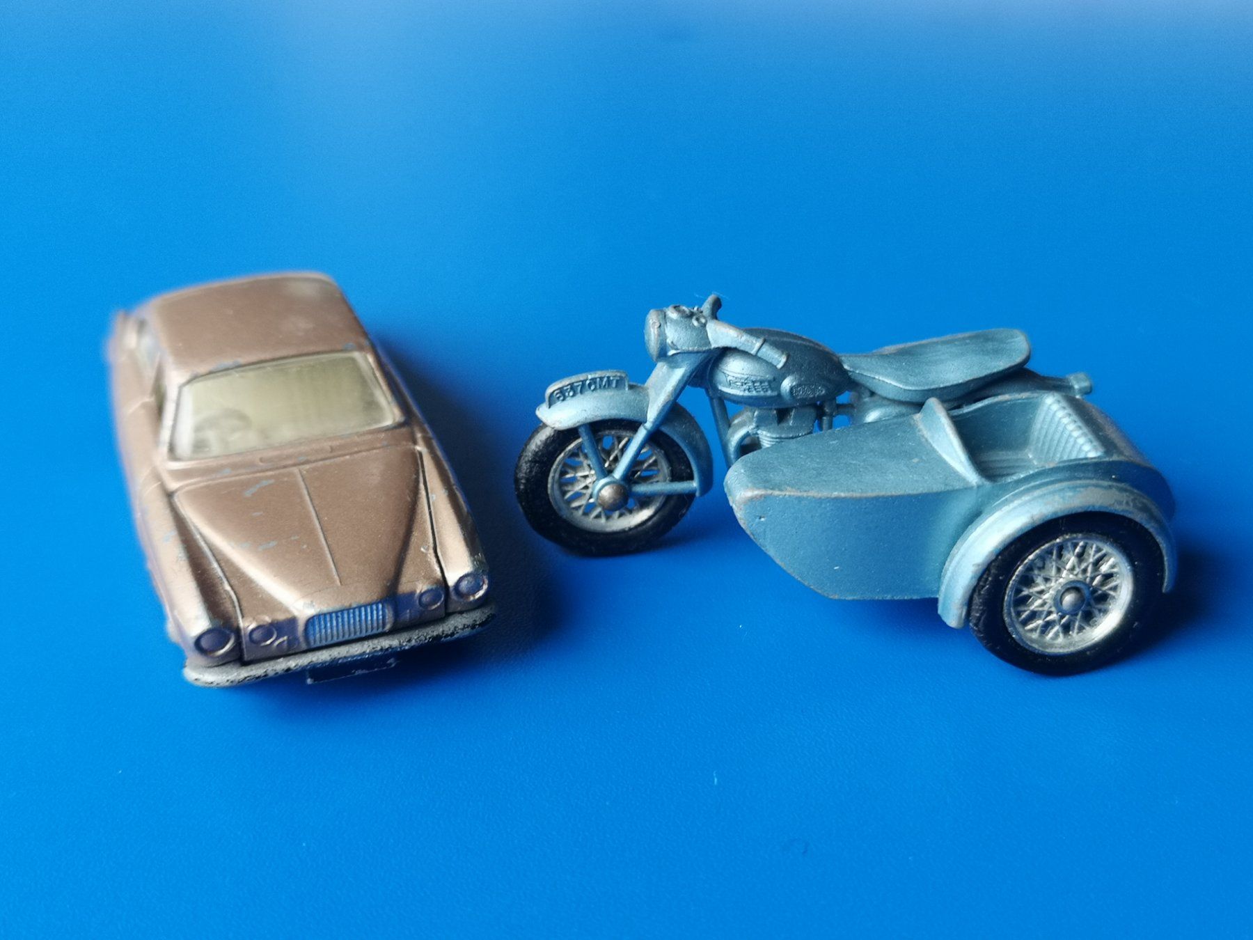 Lesney Modellautos: Jaguar MK10 & Triumph BY LESNEY – Gebraucht aus Schaffhausen von Leveron13