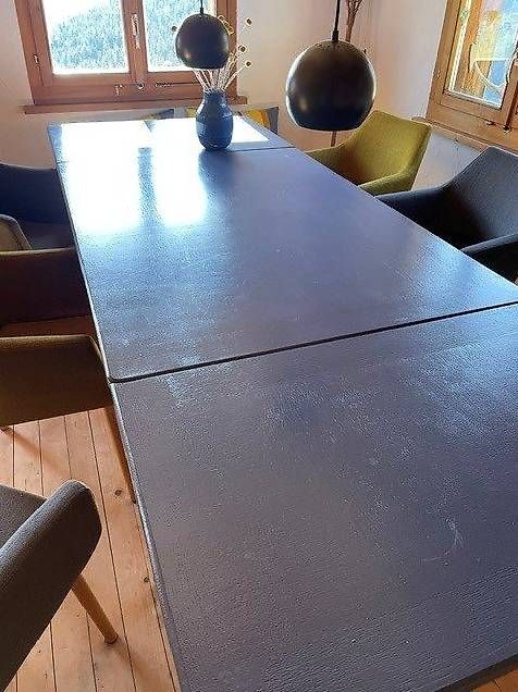 Credenze: Esszimmerschrank mit Tisch – Usato da Mutten venduto da Saphyl 2