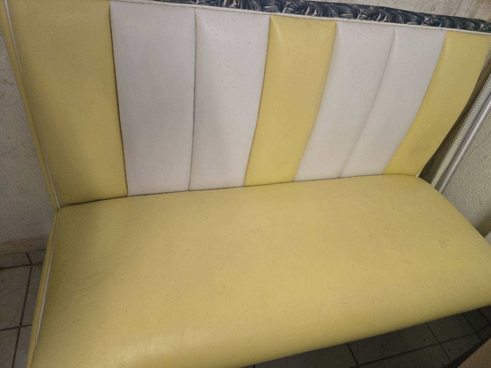 Bänke: American Dinner/ Bell Air möbel 2× Sofas – Gebraucht aus Adelboden von fpa_s8gs