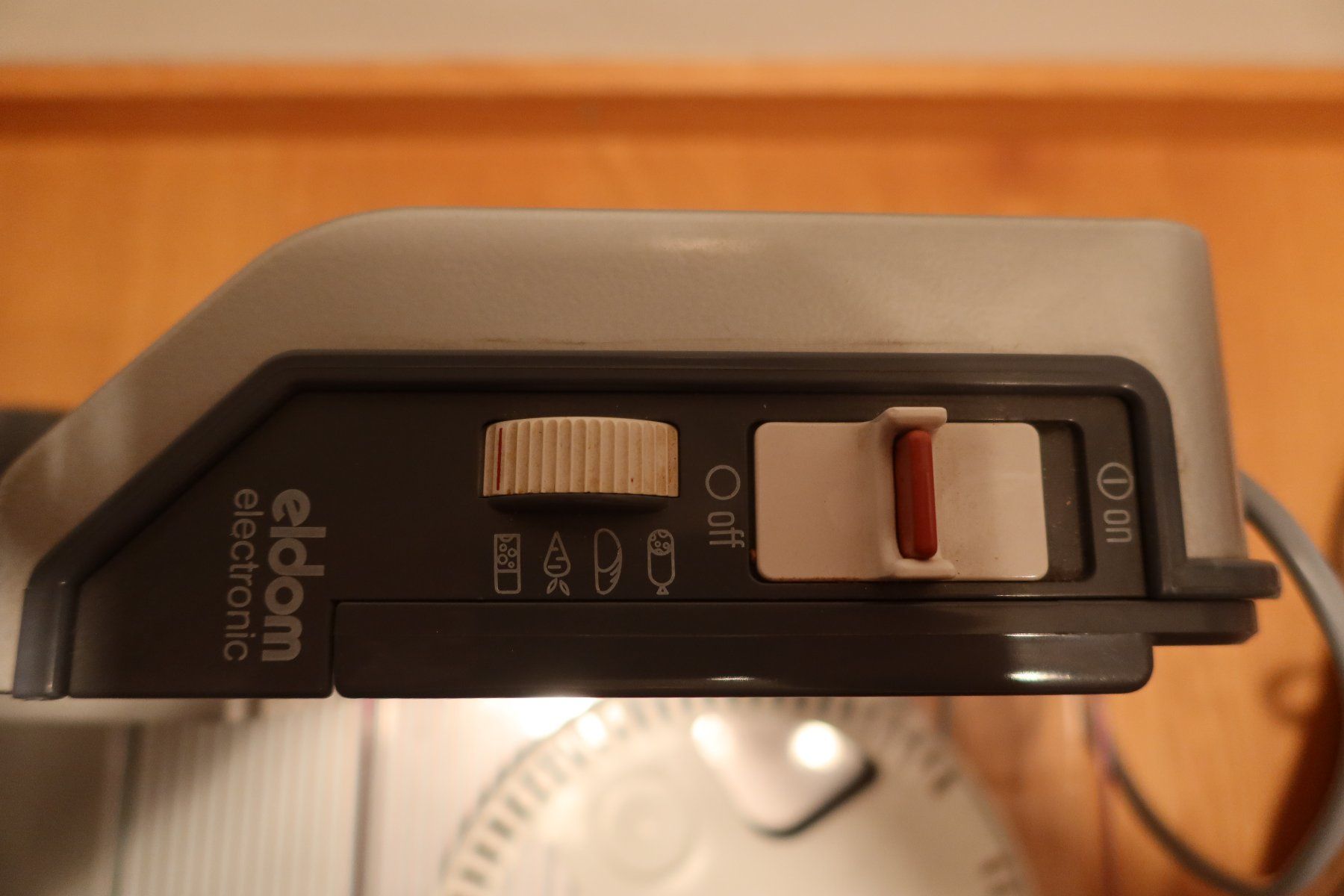 Appareils de cuisine: Allesschneider eldom electronic – D'occasion à Kilchberg ZH par and_y5q6 2