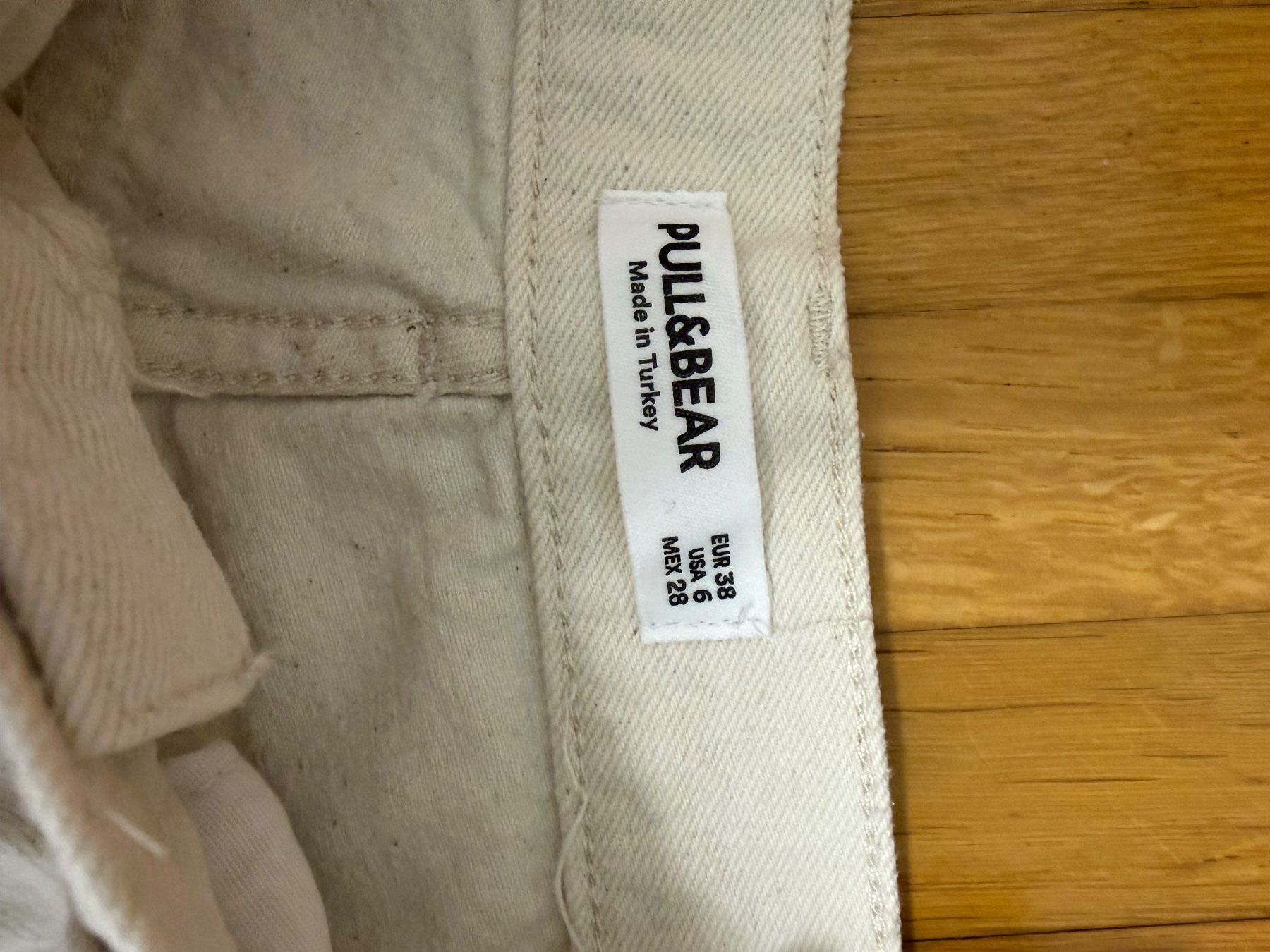 Pull&Bear Jeans: Pull&Bear Jeans weiss Grösse 38 – Neuf (Voir description) à Chur par alv_2xr8 1