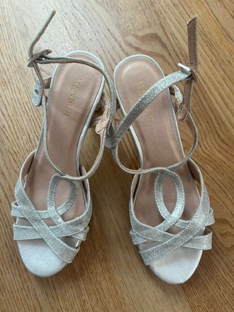 Damenschuhe: Wundervolle Glitzer-Sandalen silber von Menbur – Gebraucht aus Steinmaur von Dyleila