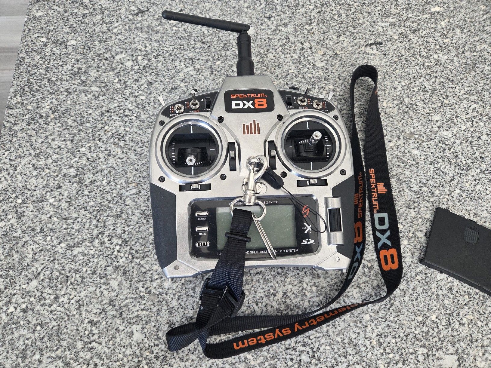 Spektrum Telecomando: Telecommande Spektrum Dx8 – Usato da Bévilard venduto da bektol
