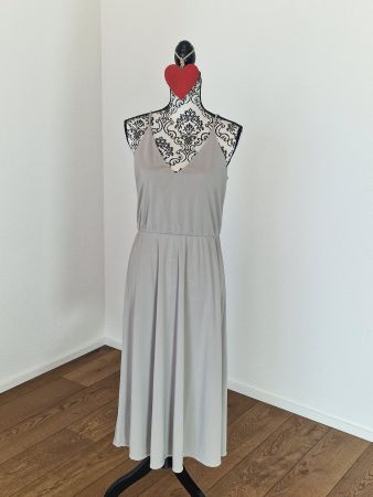 Tolles Kleid H&M grau uni Grösse M leicht und neuwertig