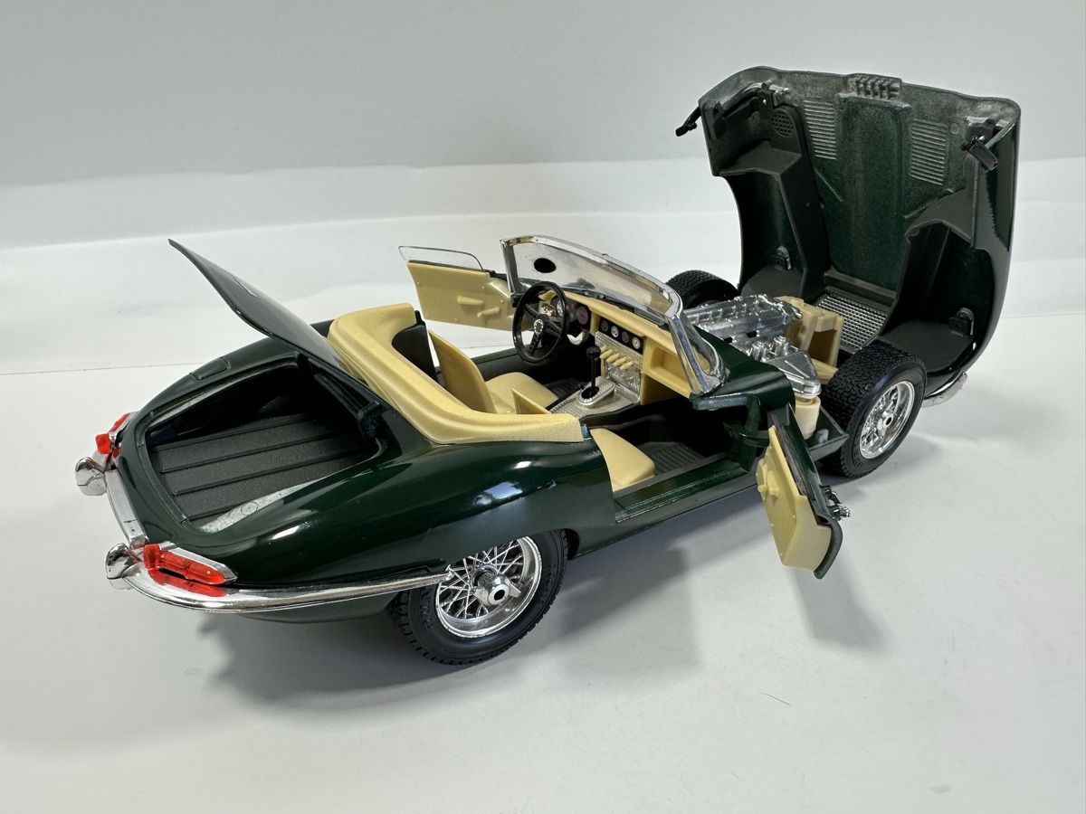 Bburago Modellini d'auto: 1961 Jaguar E Type Cabriolet 1:18, grün, BBURAGO  – Usato da Zofingen venduto da rf9_x2xt 5