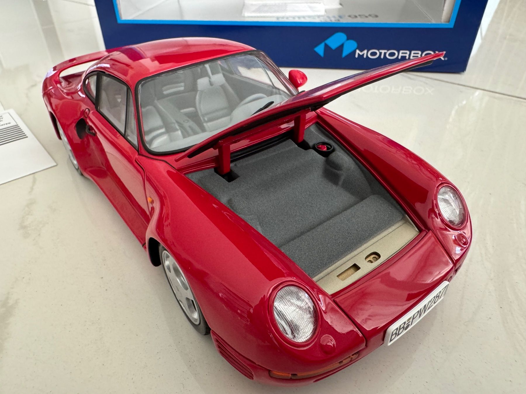 PORSCHE 959 EXOTO Motorbox 1:18 – Metallmodell (Diecast) rot (Neu