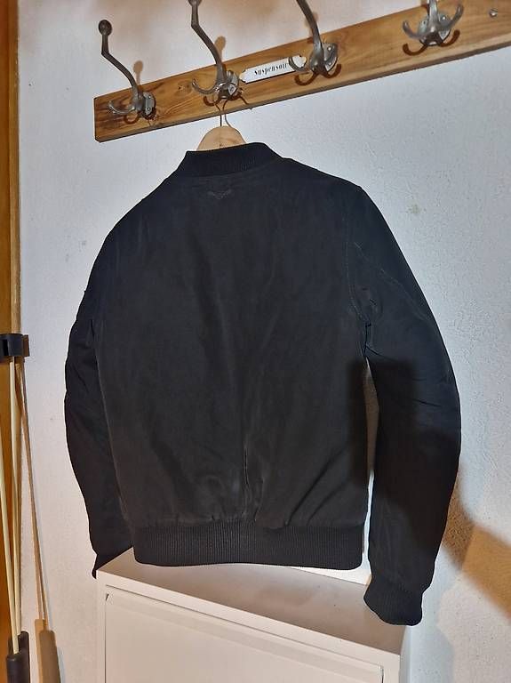 Vestes: Veste bombers taille S noir – D'occasion à St-Prex par jer_759q 1
