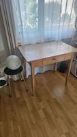 Schreibtisch aus Holz