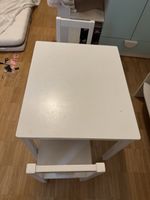 Kindertisch weiss mit 2 Stühlen, guter Zustand