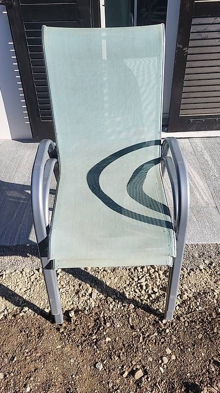 Set di tavolo e panche: 1 Gartentisch und 4 Gartenstühle – Usato da Langendorf venduto da RE17 3