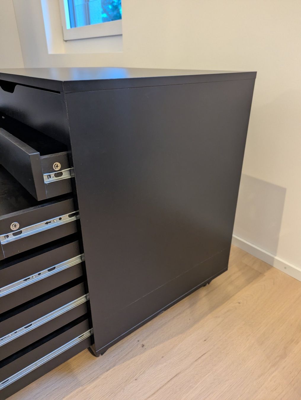 Ikea Commodes: IKEA Kommode schwarz auf Rollen – D'occasion à Wettingen par GinMod 3