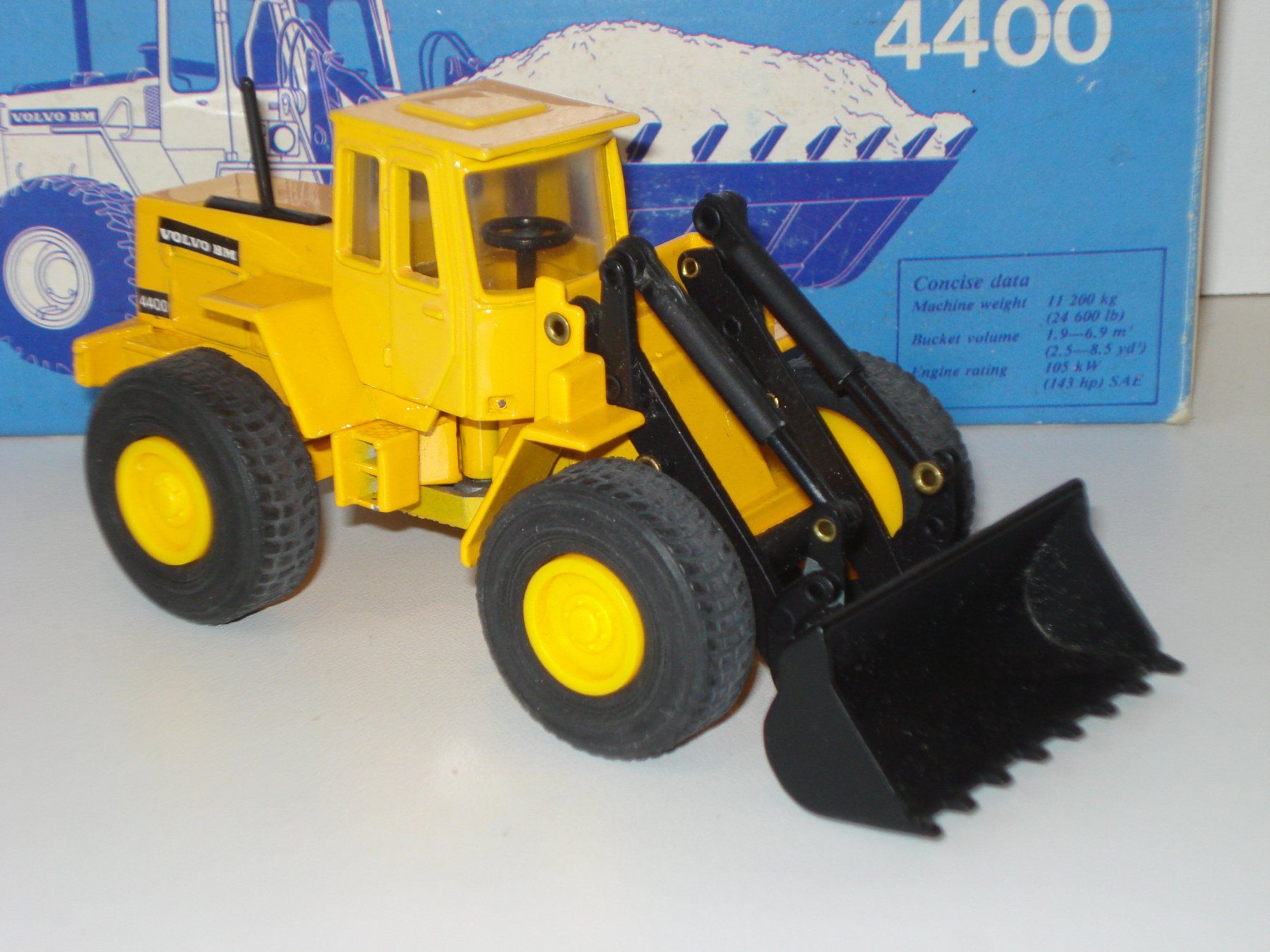 Modellbausätze & Standmodelle: VOLVO BM 4400 Radlader – Neu (gemäss Beschreibung) aus Mitlödi von worker04 4