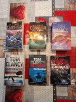Tom Clancys, Clive Cussler Büchersammlung