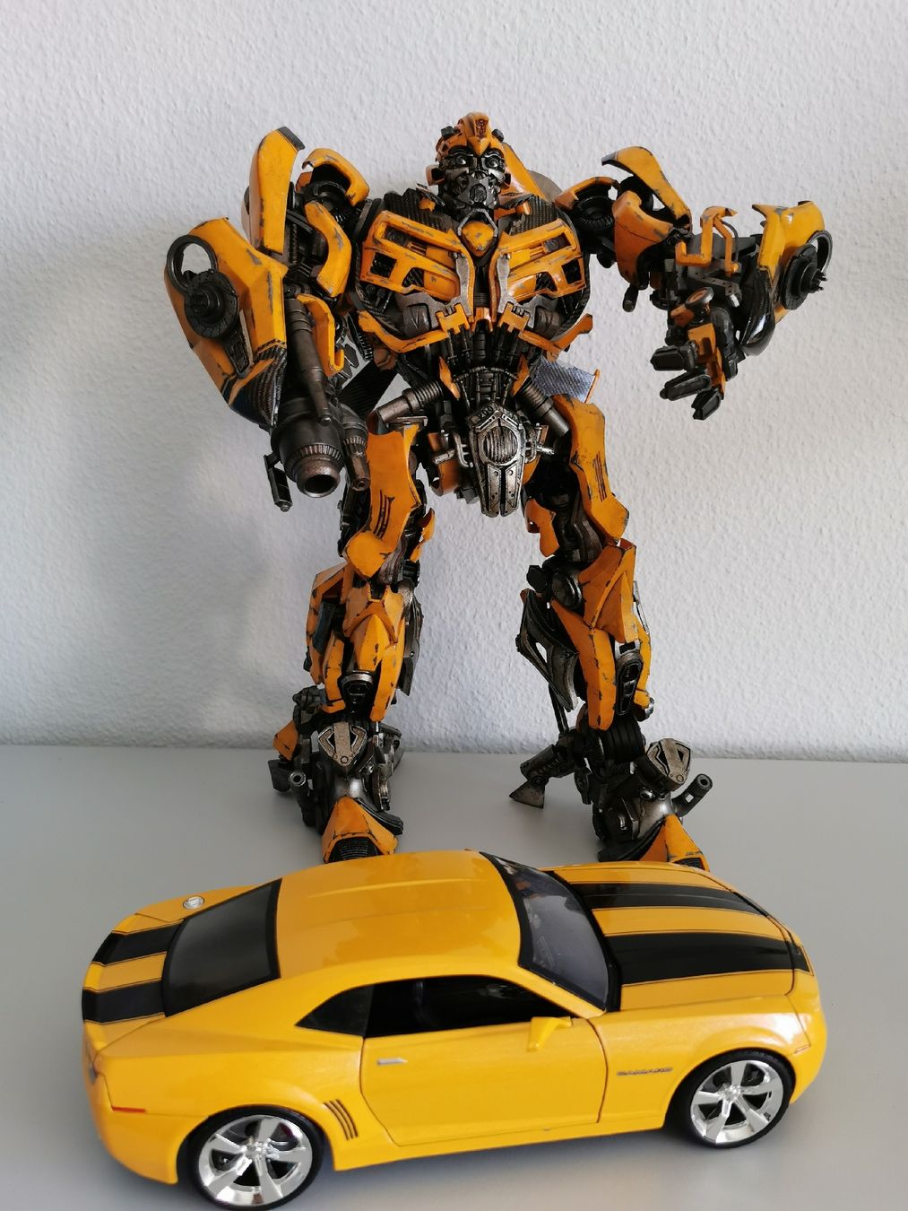 Hot Toys Statuette: Transformers Bumblebee Sammelfigur – Nuovo e nell'imballaggio originale da Hinwil venduto da Kampfhamster76