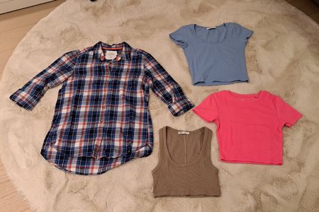 Kleiderpaket: 4 trendige Oberteile in XS, super Zustand!