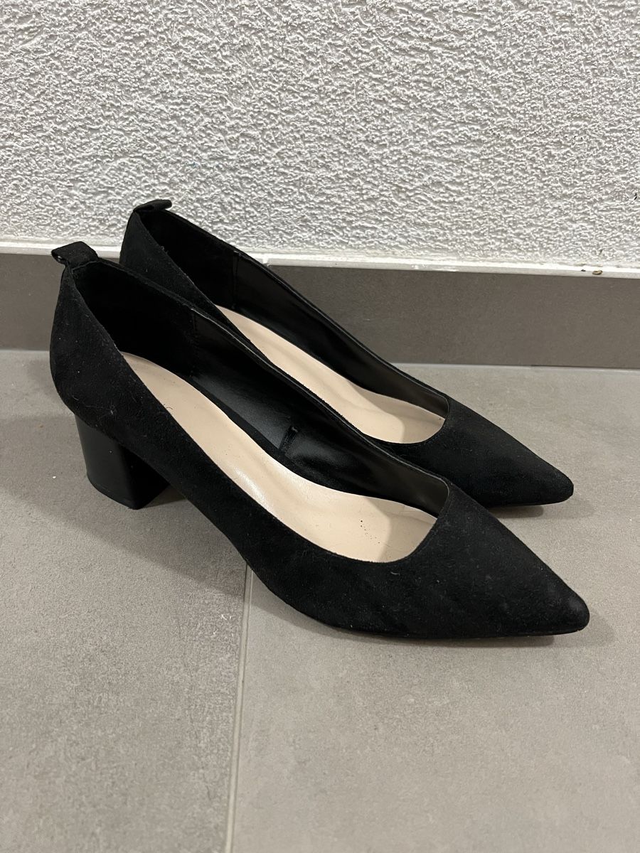 Scarpe da donna: Black block heel pumps – Usato da Prangins venduto da ale_f88f