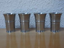 Gobelets en étain avec bourrelet