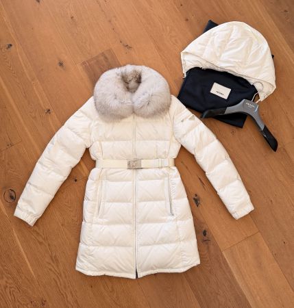 Traumhafter Prada Daunenmantel in edlem Weiss (Modell 28Y062