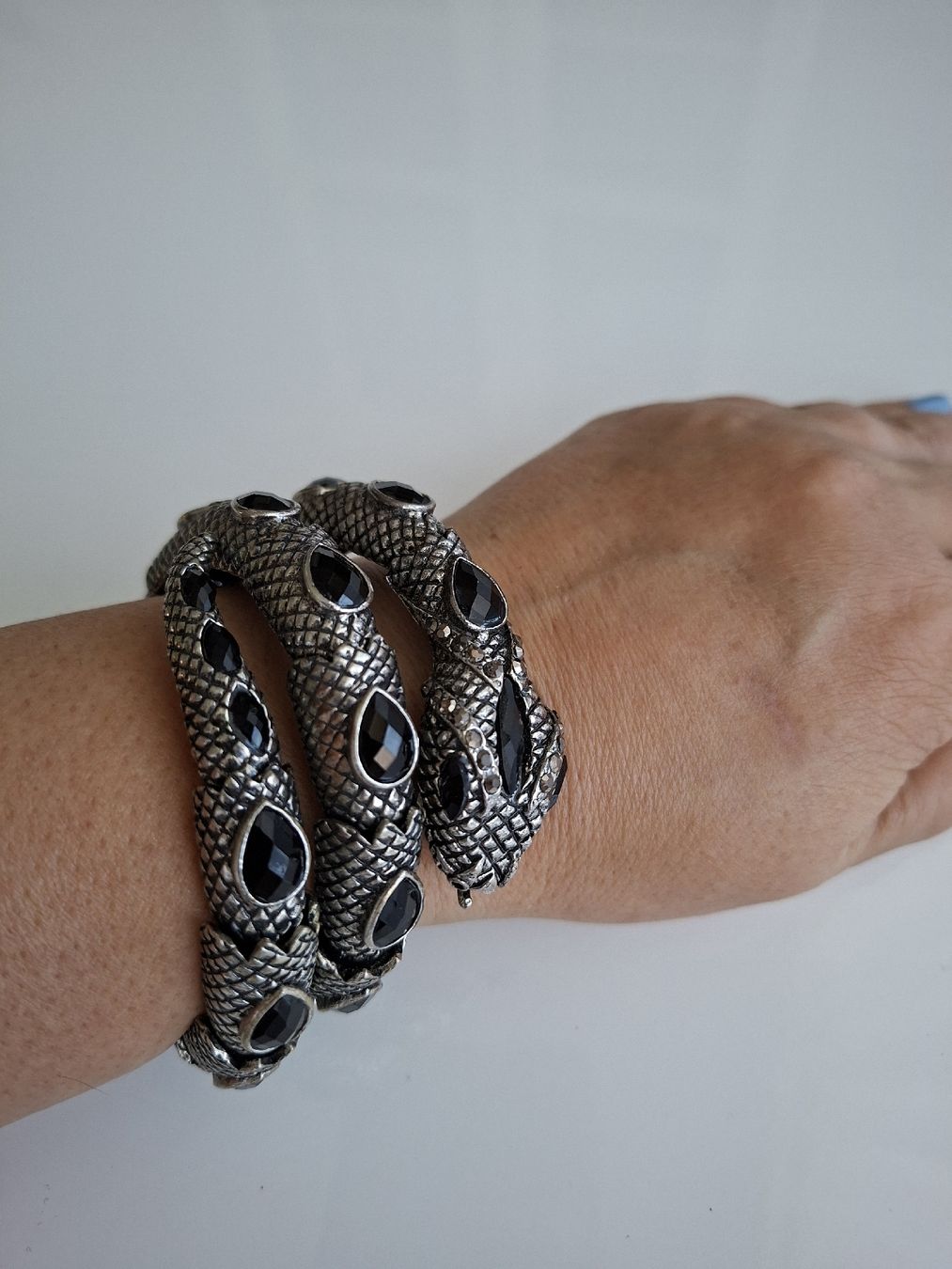 Armbänder & -reifen: Bracelet Serpent Argenté Noir Statement Vintage Extensible – Neu (gemäss Beschreibung) aus Lutry von Sim_Sta 5