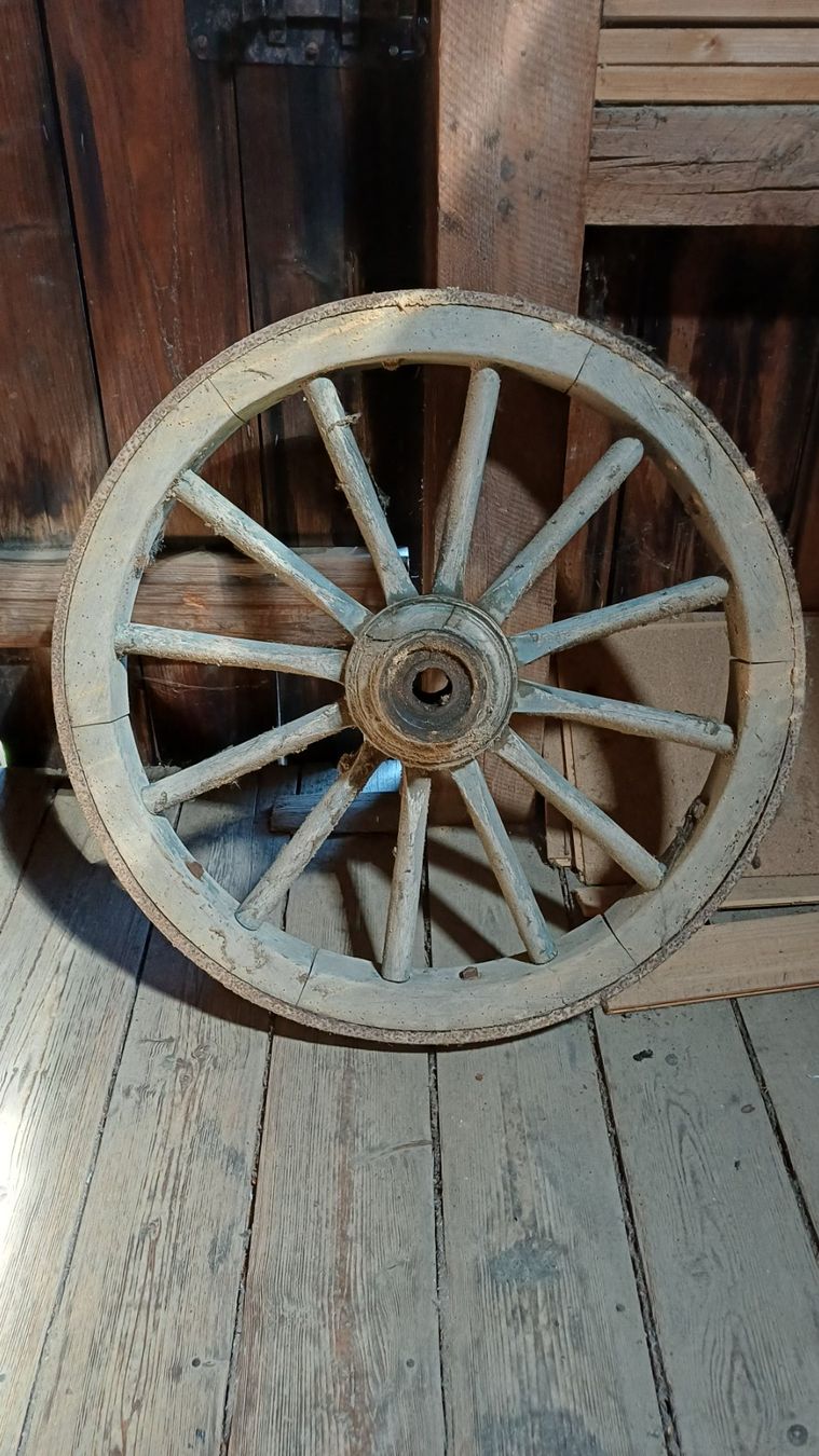 Pneus & Roues: Wagenrad 75cm Durchmesser – D'occasion à Rafz par hofgut