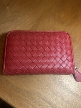 Ravissant portefeuille rouge framboise BOTTEGA VENETA