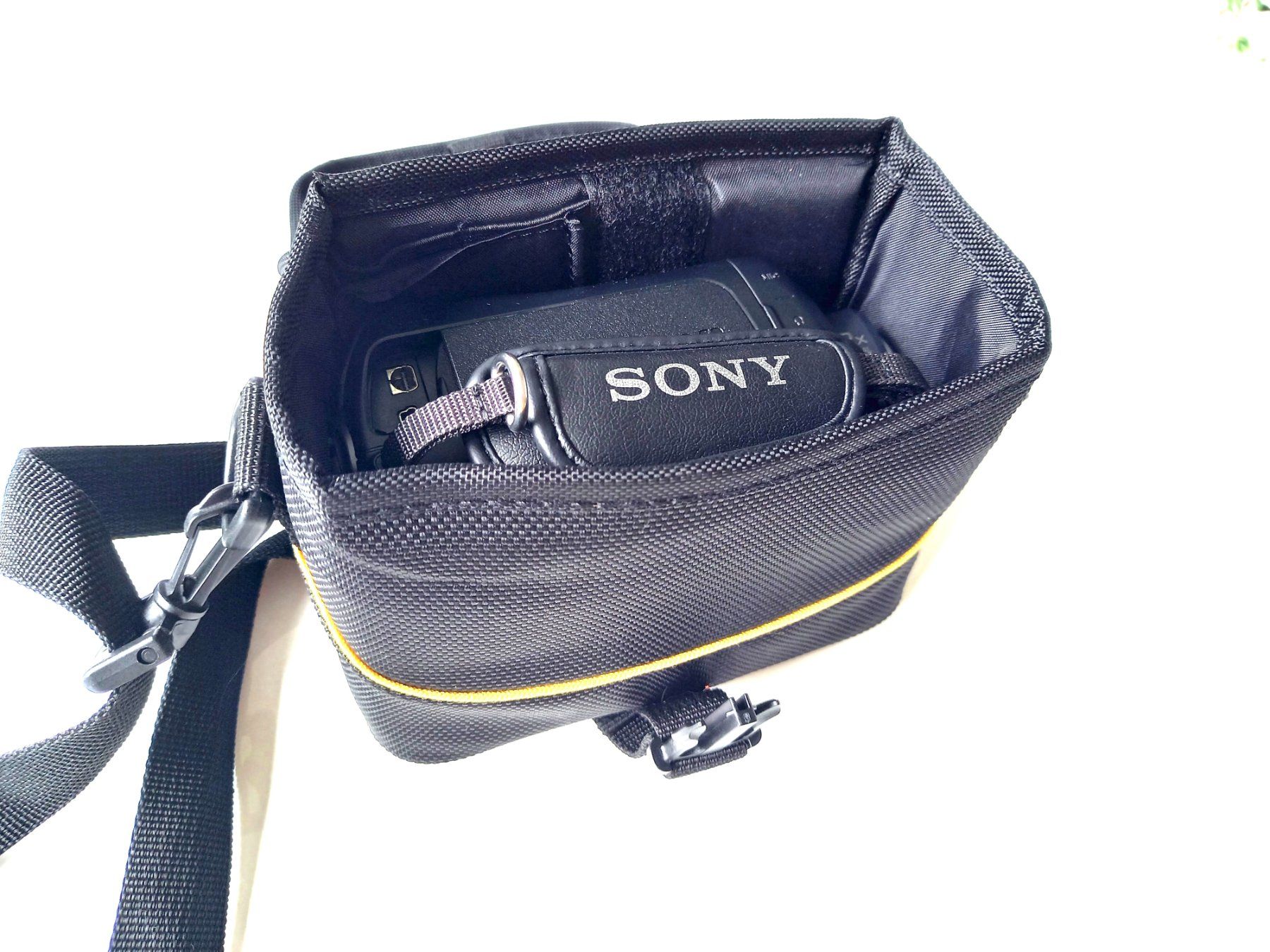 Sony Camcorder: Sony Handycam HDR-SR12E – Gebraucht aus Luzern von  6