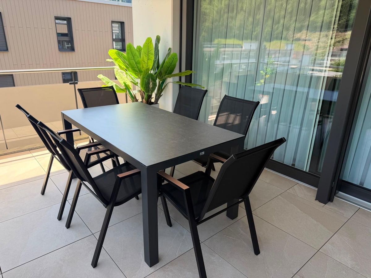 Set di tavolo e panche: Gartentisch mit 6 Stühlen – Usato da Ebikon venduto da JAKOV17 2