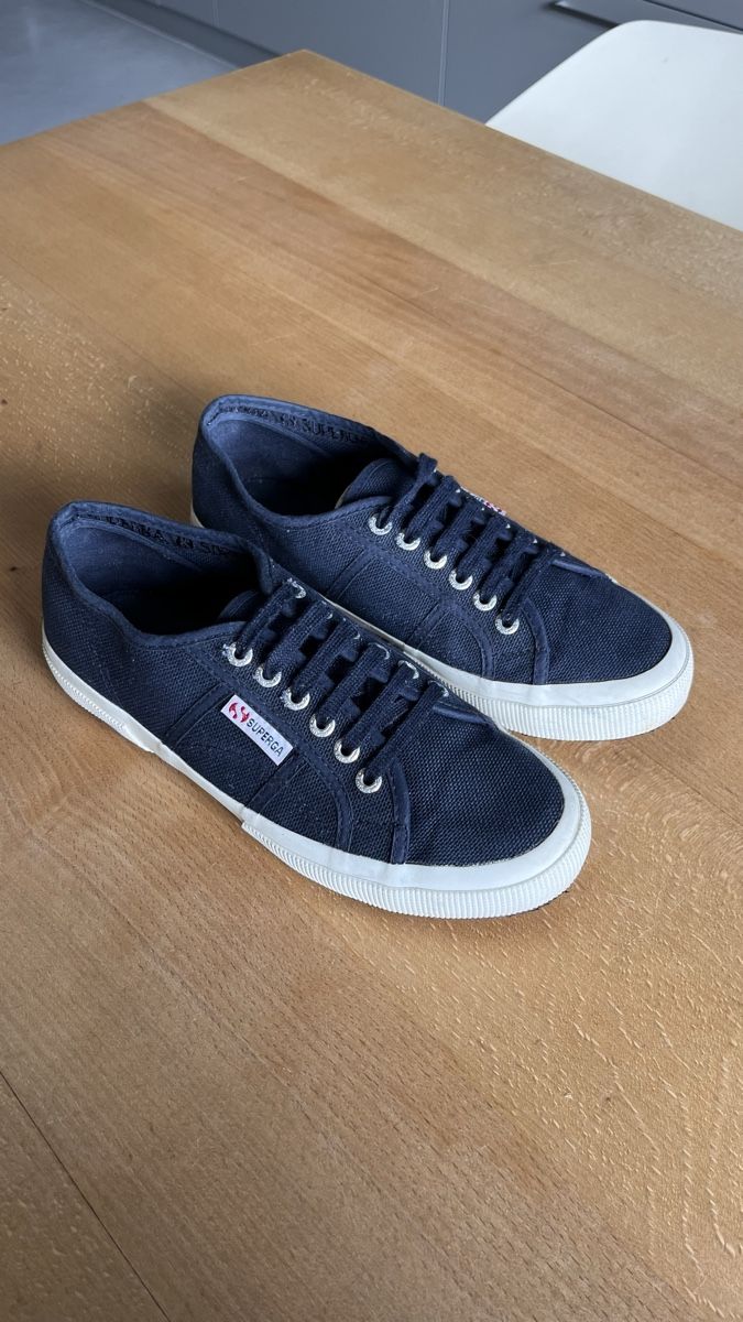 Superga Damenschuhe: Superga Schuhe dunkelblau Grösse 39 – Gebraucht aus Bern von juliette.m
