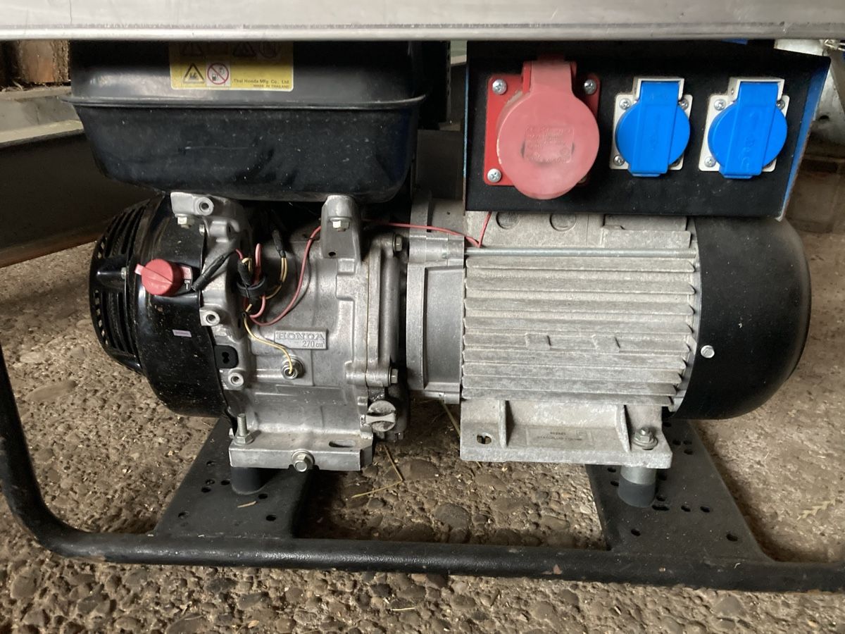 Honda Générateurs de courant: Stromagregat Generator Chromstahl Abdeckung – D'occasion à Bernhardzell par WernerHeim 1